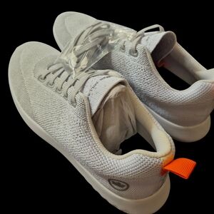 Peter Millar Men’s Knit Sneakers – Size 10 – Light Gray – New with Extra Laces